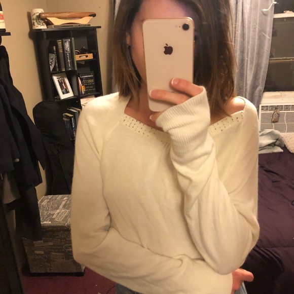 Perfect cozy white sweater - Picture 3 of 3